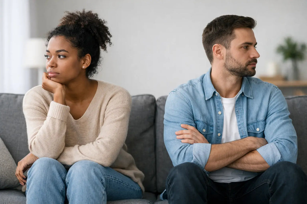 9 Emotionally Distant Relationship Signs